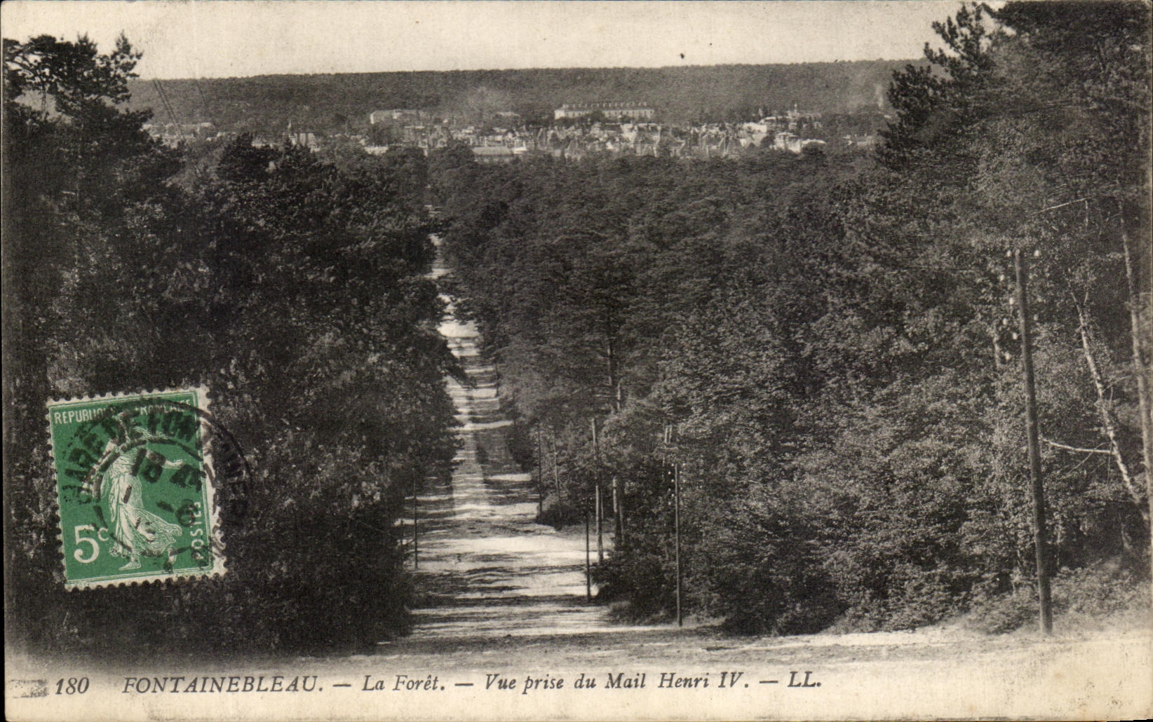 Fontainebleau — La Forêt — Uitzicht genomen vanaf de Mail Henri IV — LL. — N° 180