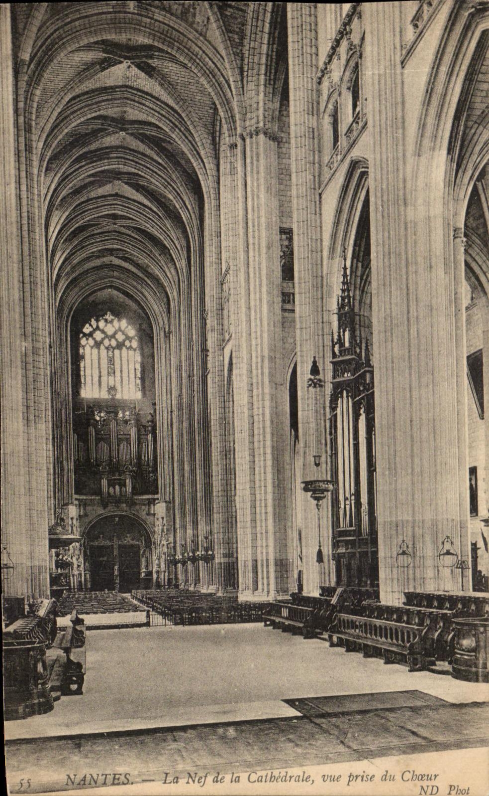 CPA Nantes La Nef De La Cathedrale Vue Prise Du Choeur