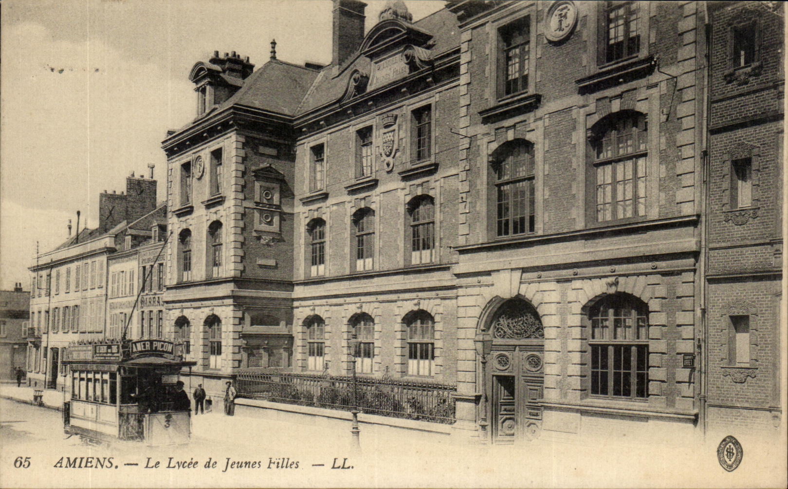 CPA Amiens Le Lycee De Jeunes Filles Tramway