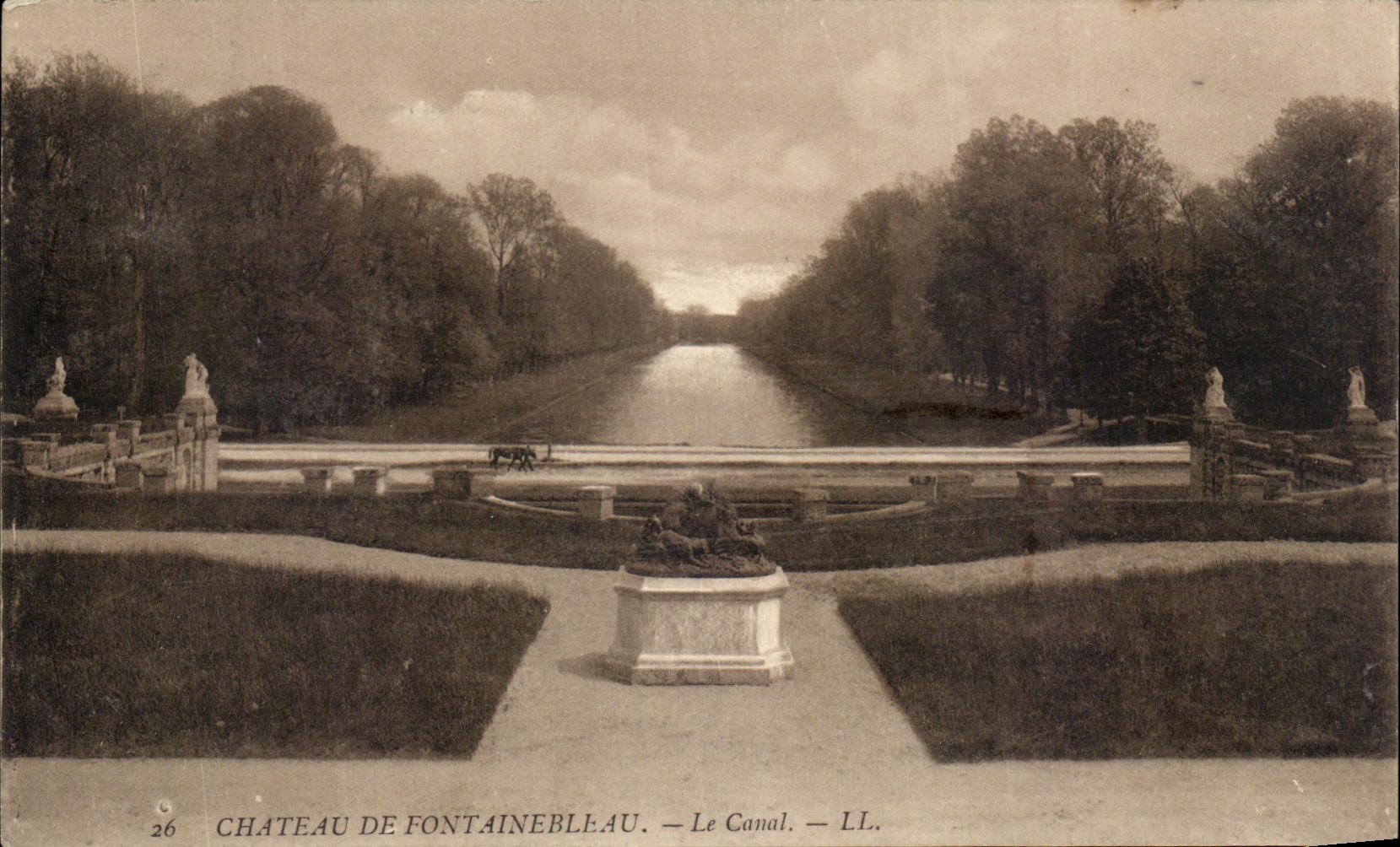 Château de Fontainebleau — Le Canal — LL.