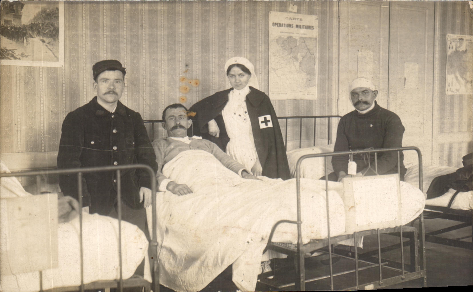 CARTE PHOTO Infirmerie Hopital Les anglais 1918 Militaria 