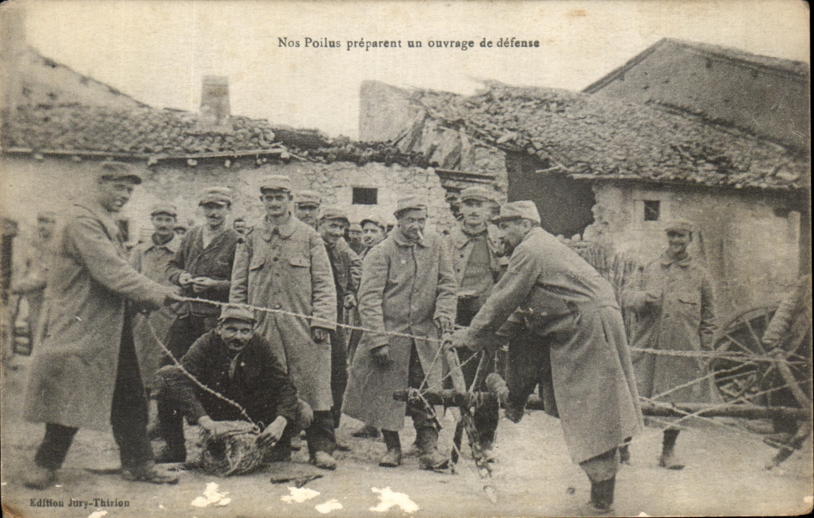 CPA Nos Poilus preparent un ouvrage de defense Militaria 
