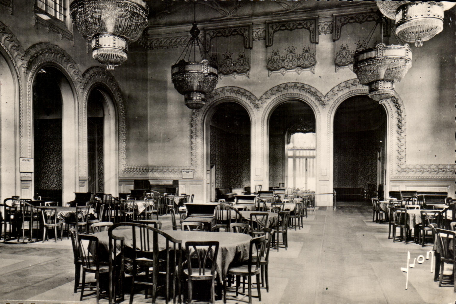 CPSM Vichy Une Salle de Jeux du Grand Casino
