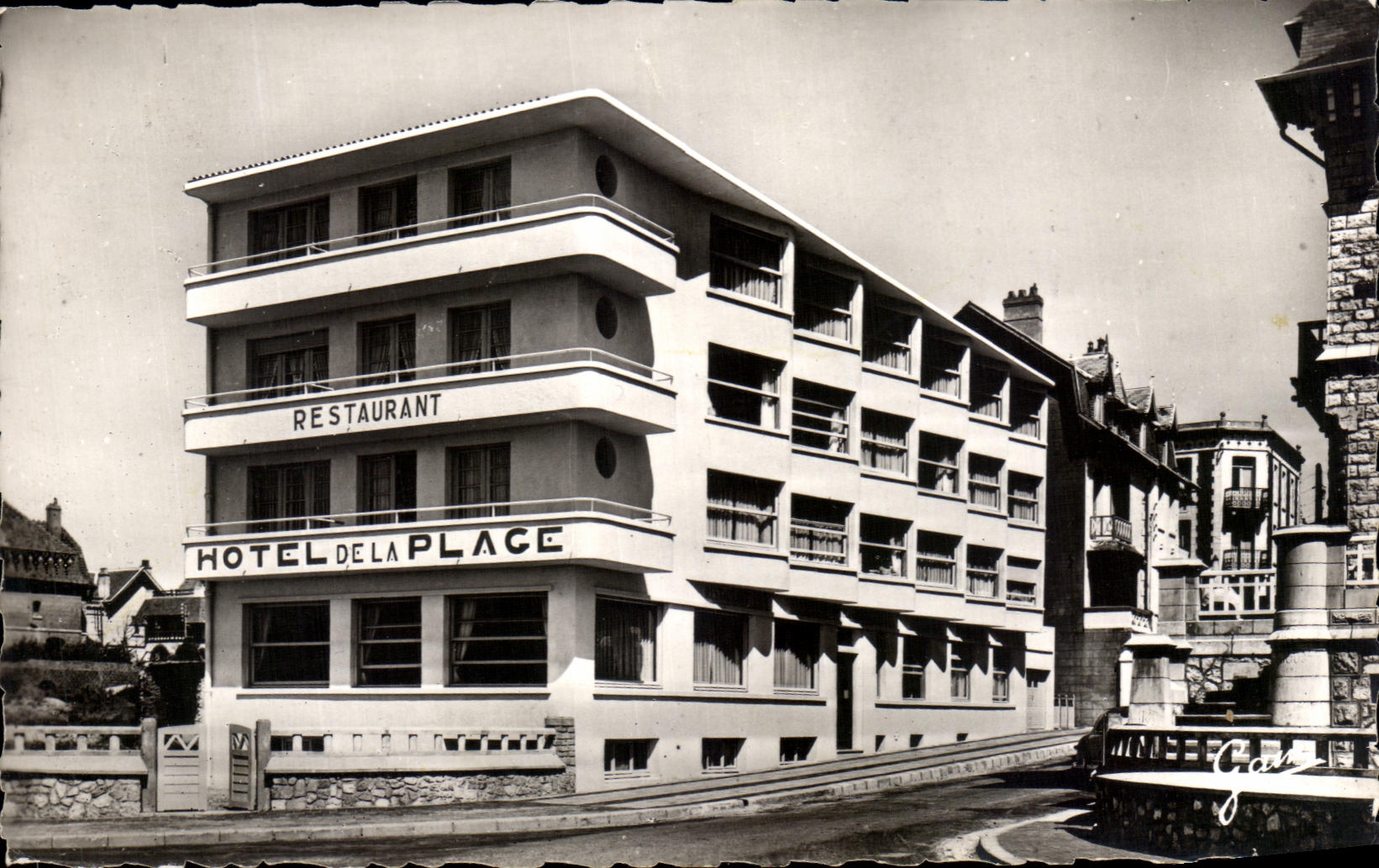 Hôtel de la Place — Restaurant — Éditeur E. Ambiérier, n° 320