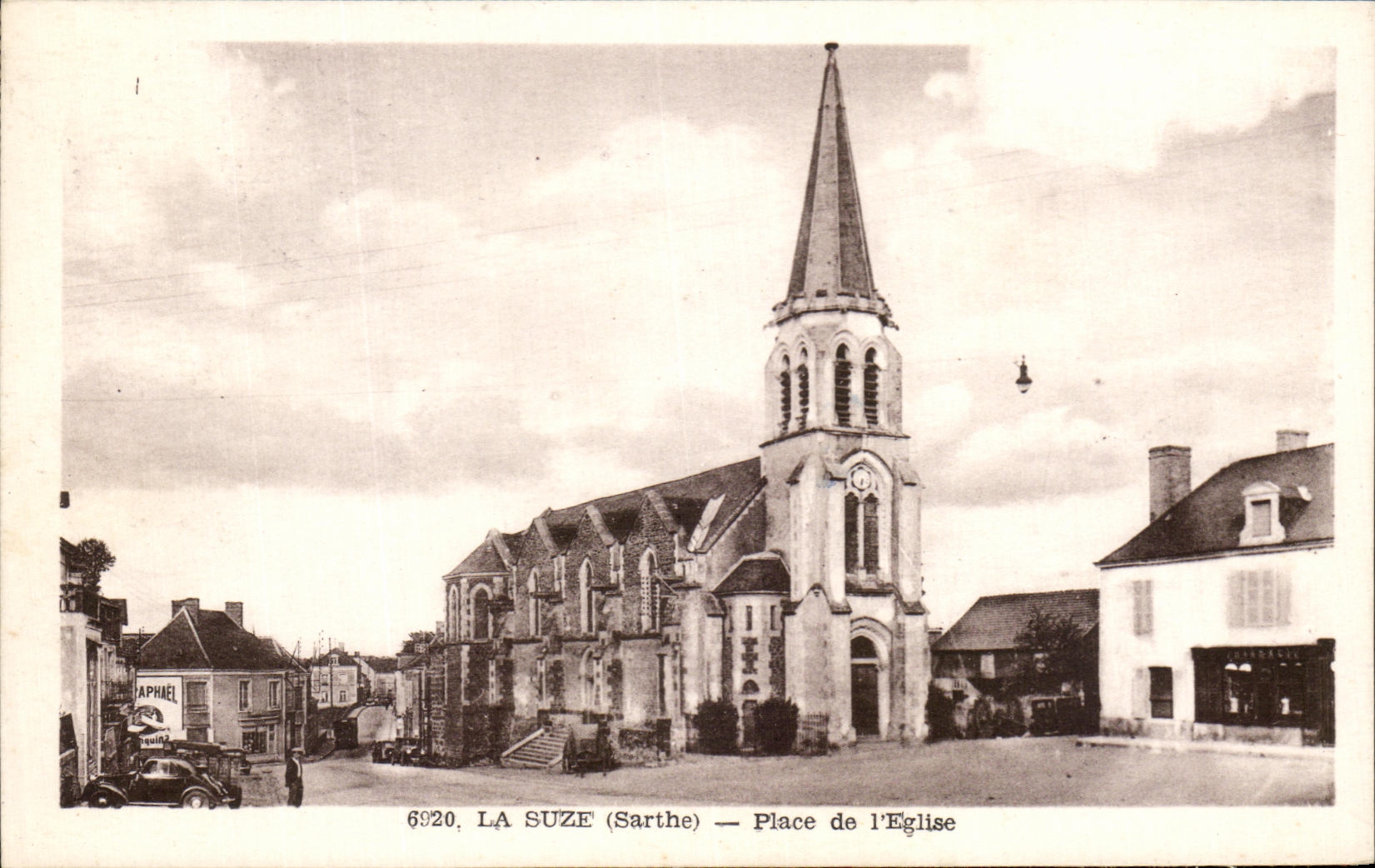 CPA La Suze Place de l'Eglise