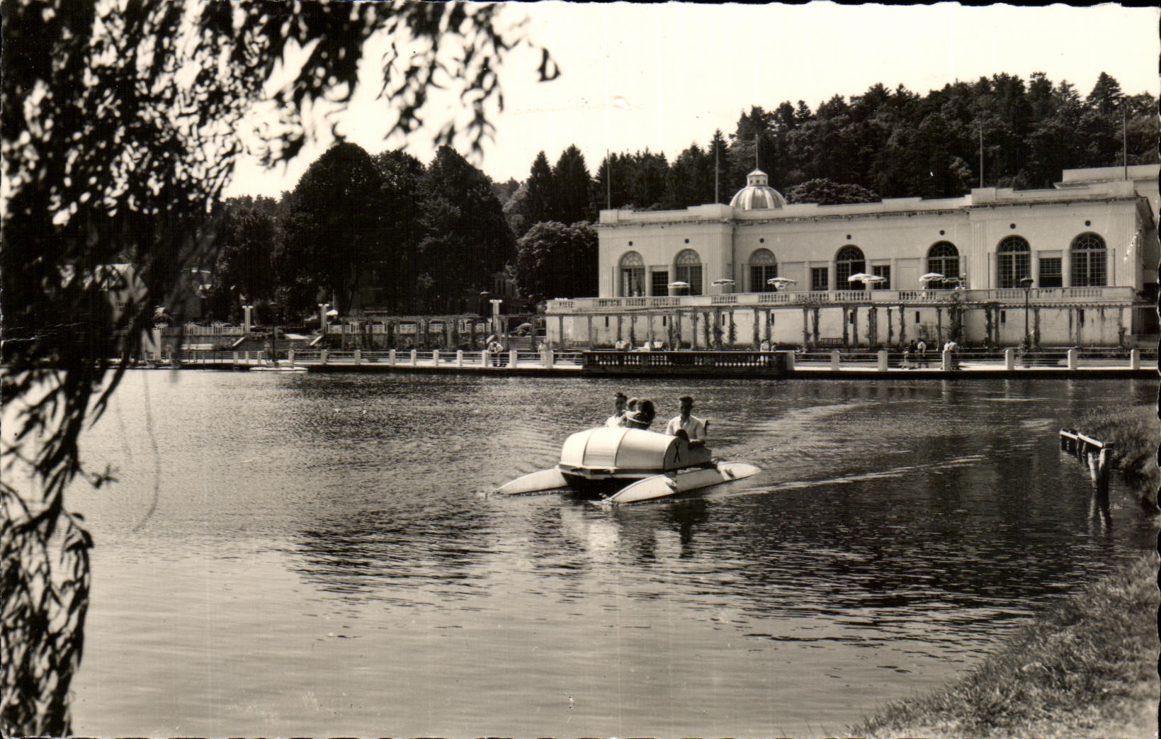 Thermal Station of BAGNOLES-de-l'ORNE — A Corner of the Lake and the Lake Casino — Ed. R. Gélois, Rue Malmaison