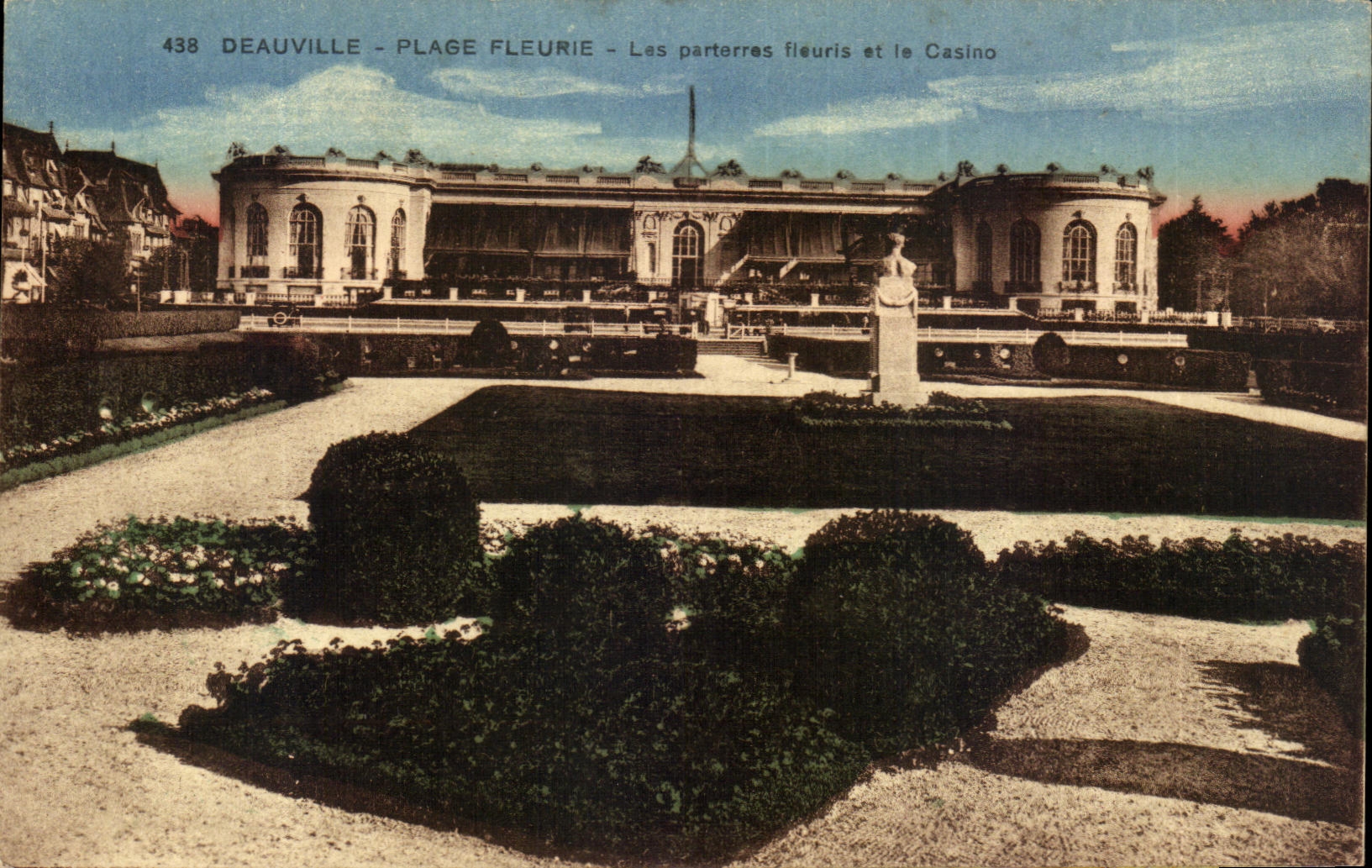 Deauville - Blühende Strandpromenade - Die blühenden Parterres und das Casino