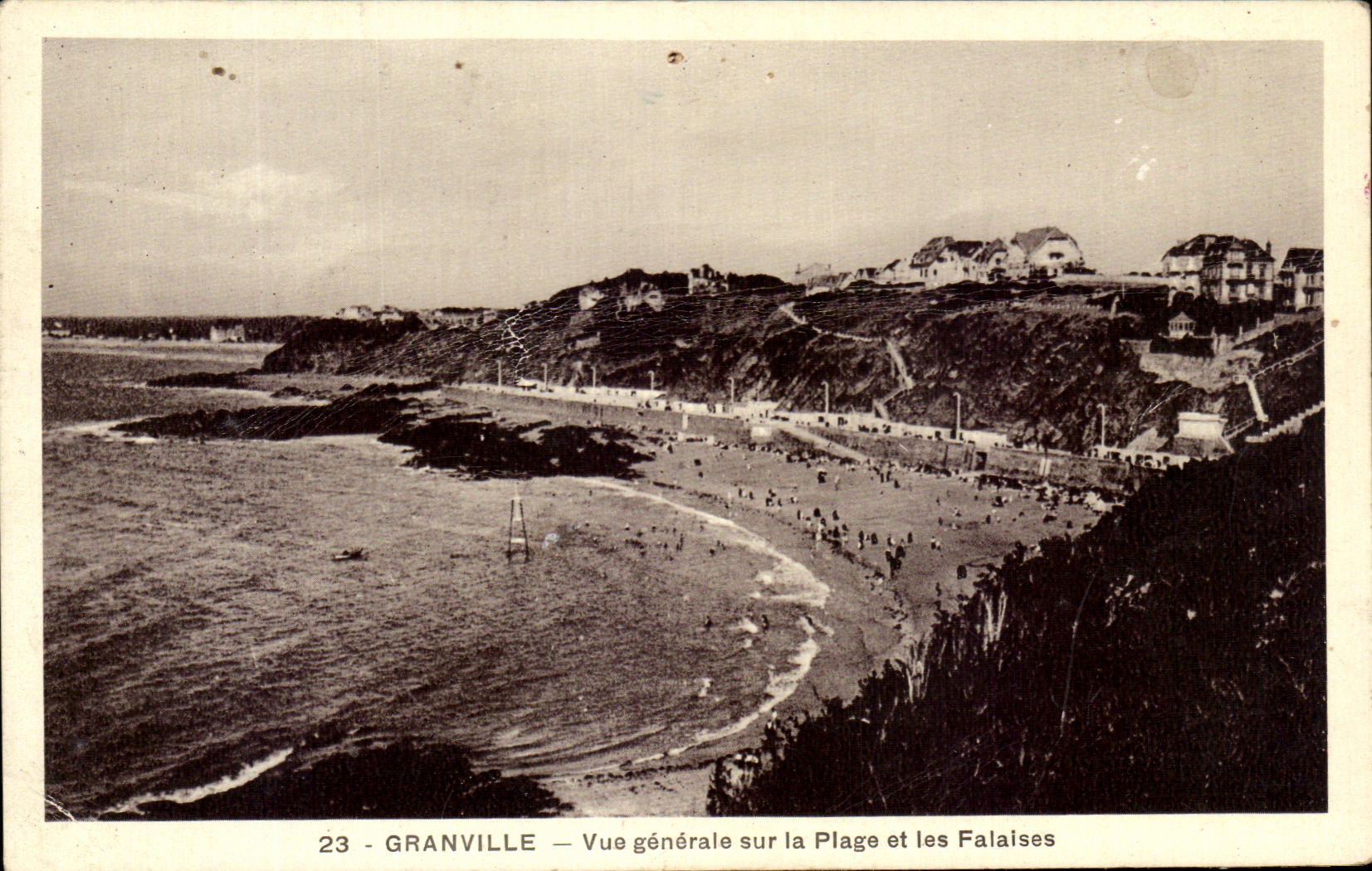 CPA Granville Vue Generale sur la Plage et les Falaises