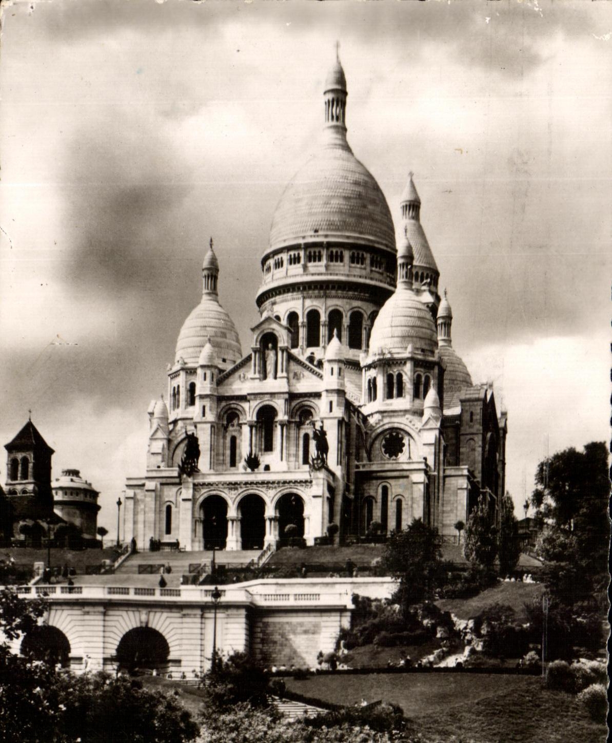 CPSM Paris En Flanant Basilique du Sacre Coeur De Montmartre