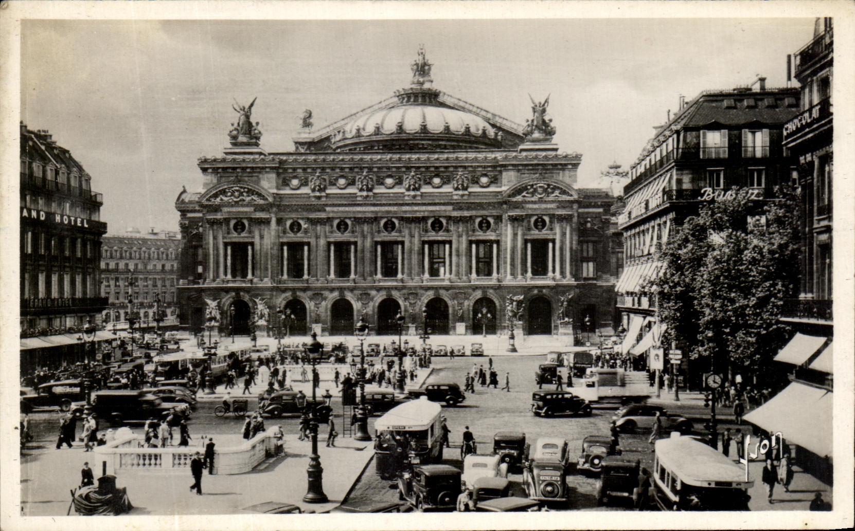 CPA Paris En Flanant Place de L'Opera