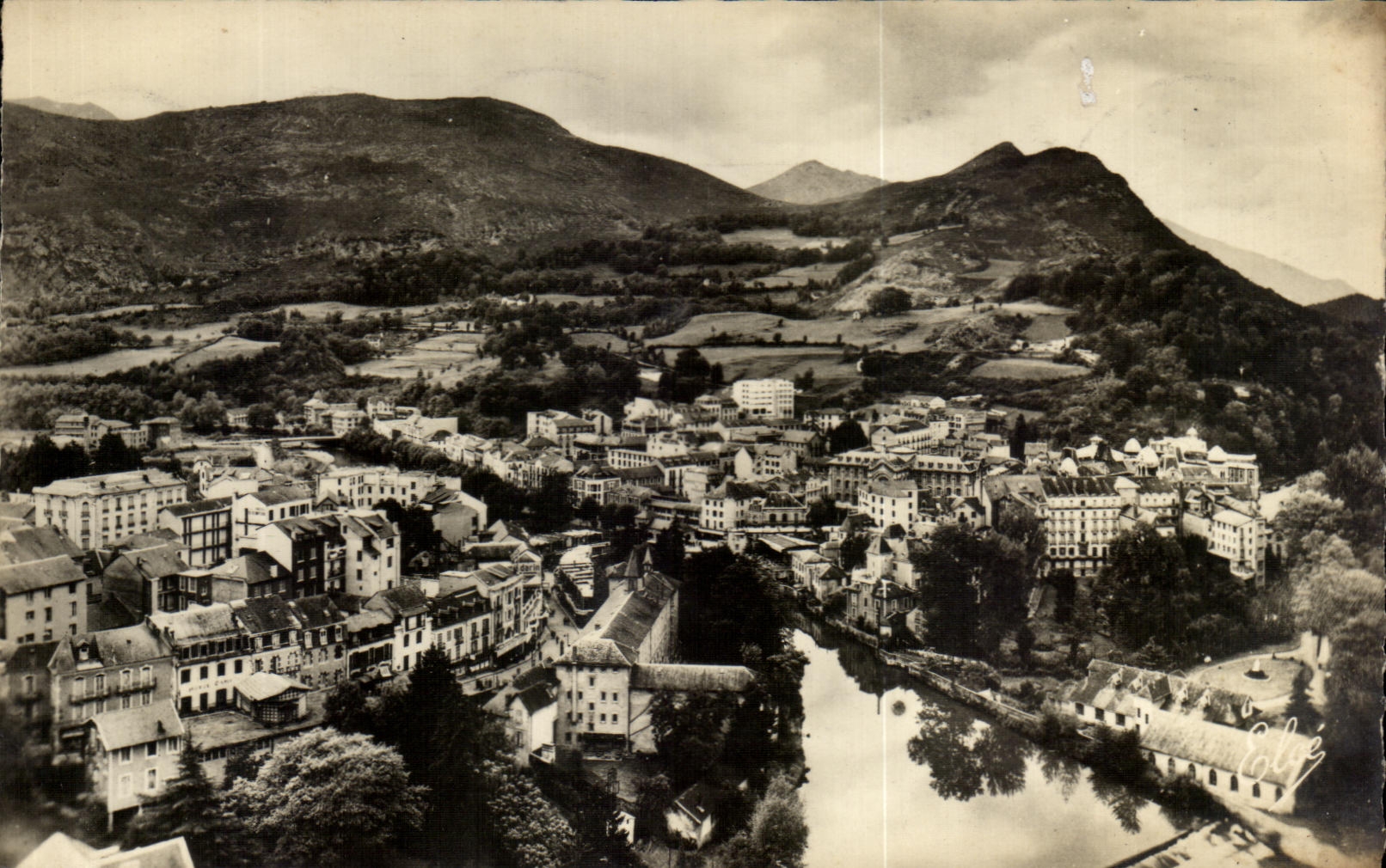 CPSM Lourdes Le Grave et vue d'ensemble