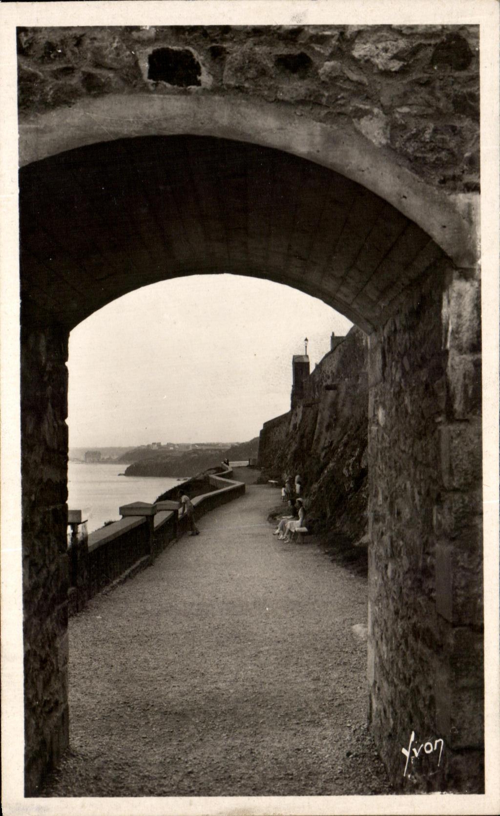 CPSM Granville Porte et Promenade du Nord