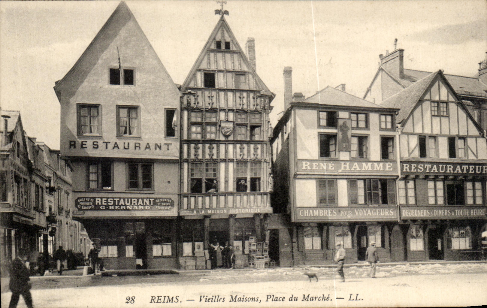 CPA Reims Vieilles maisons Place du marche