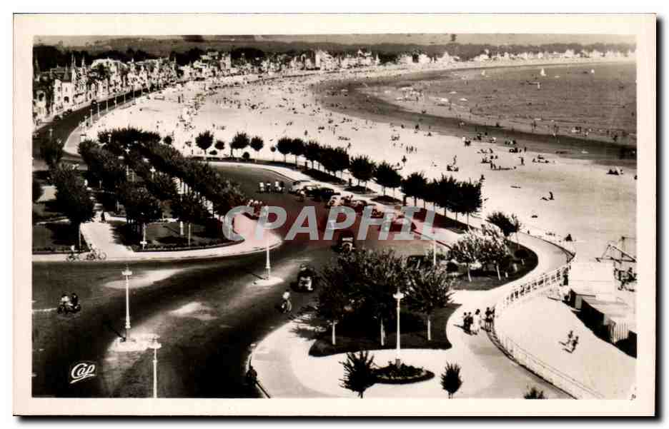 CPSM La Baule vue Generale de la Plage et des Jardins devant le Casino