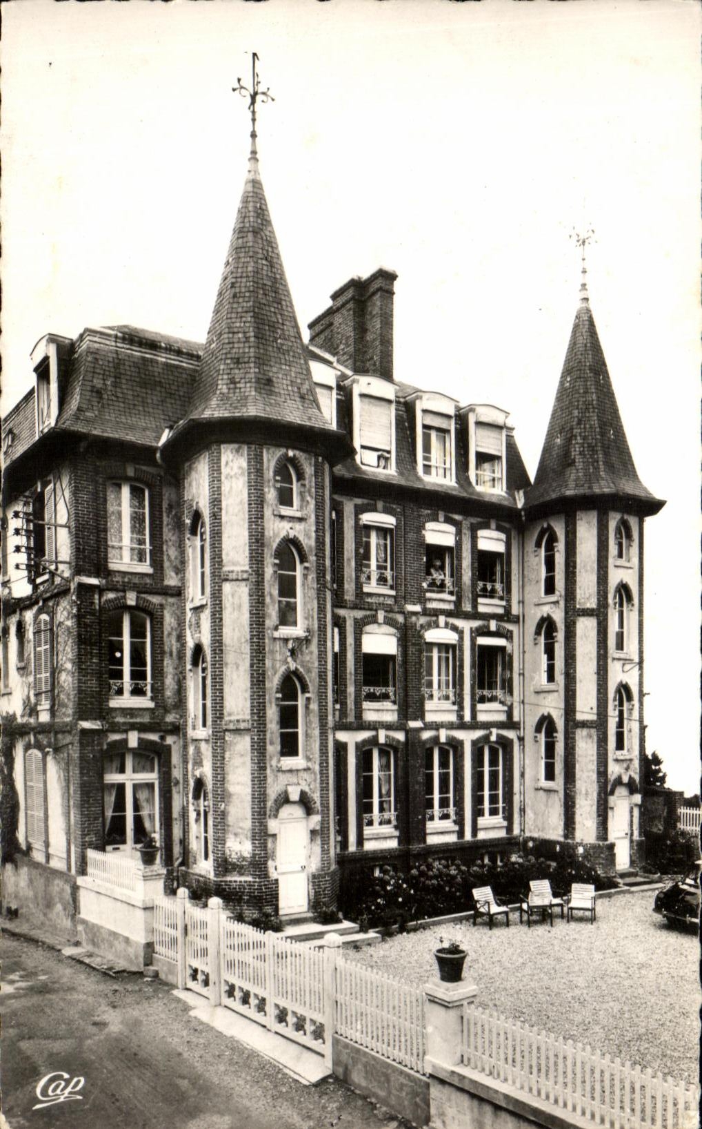 CPSM Villerville Notre Dame des Graves Propriete des Petits Freres des pauvres