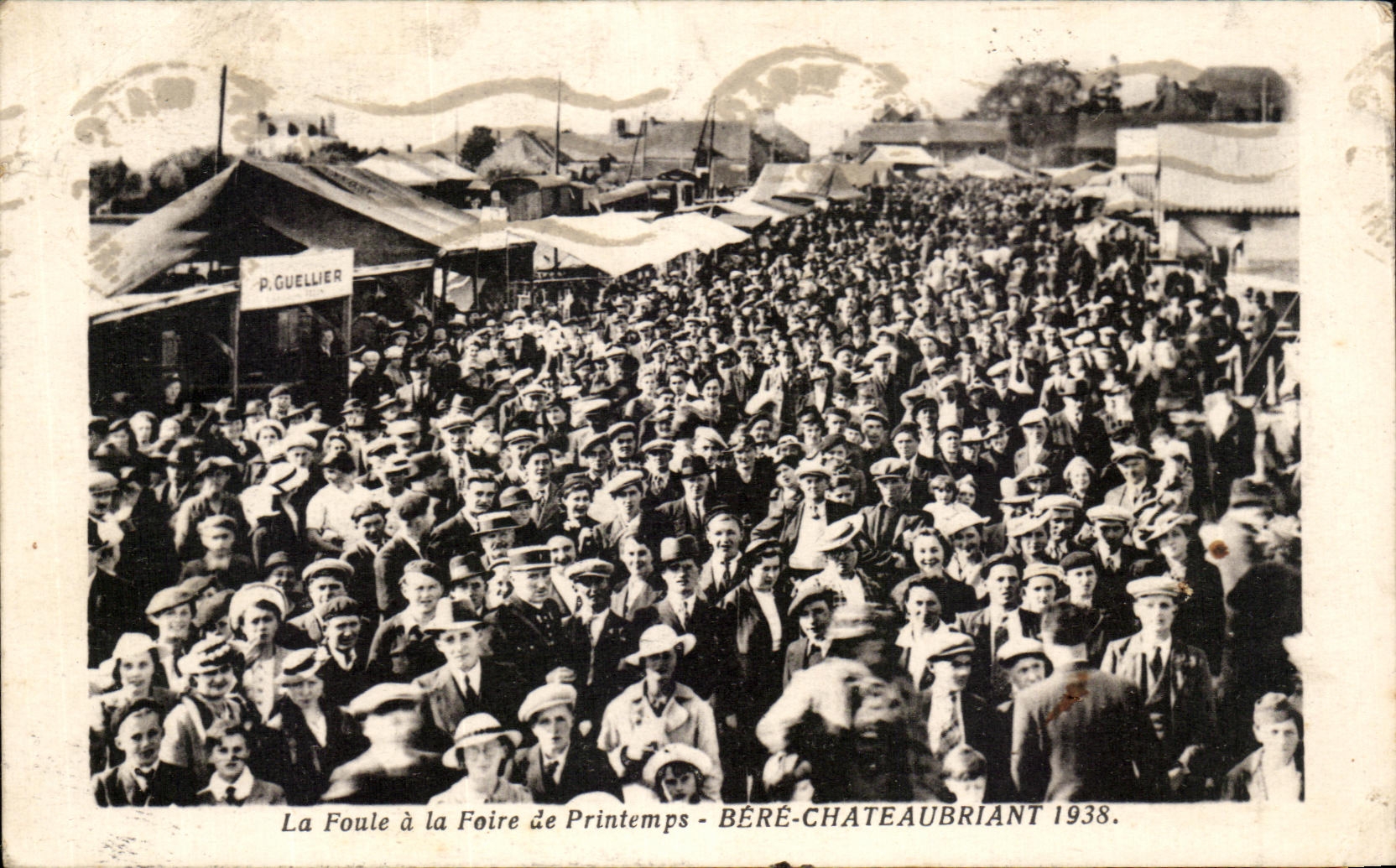 CPA La Foule a la Foire de Printemps Bere Chateaubriant 1938