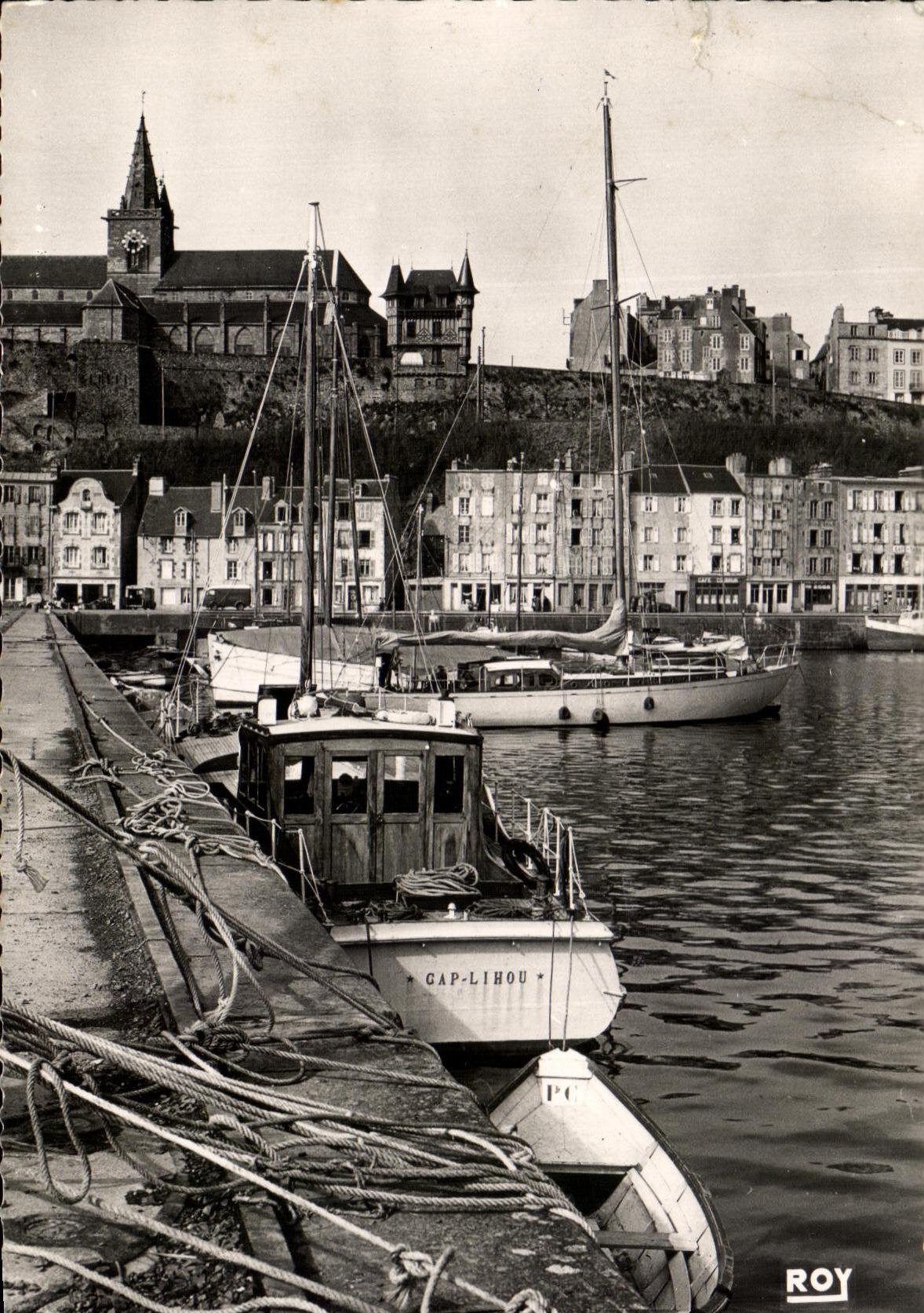 CPSM Granville Eglise Nore Dame Vue du Port Bateau
