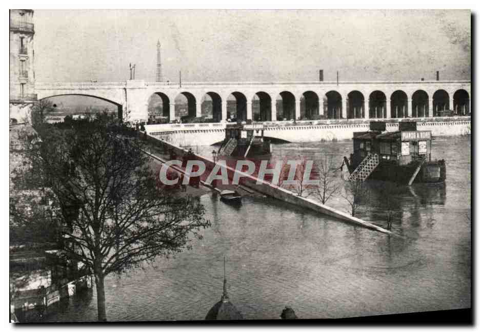 Inondations de 1910 — Le pont-viaduc d'Auteuil vu du quai du Point-du-Jour — M. BAILLEUL, Libraire-Editeur, Paris 16e