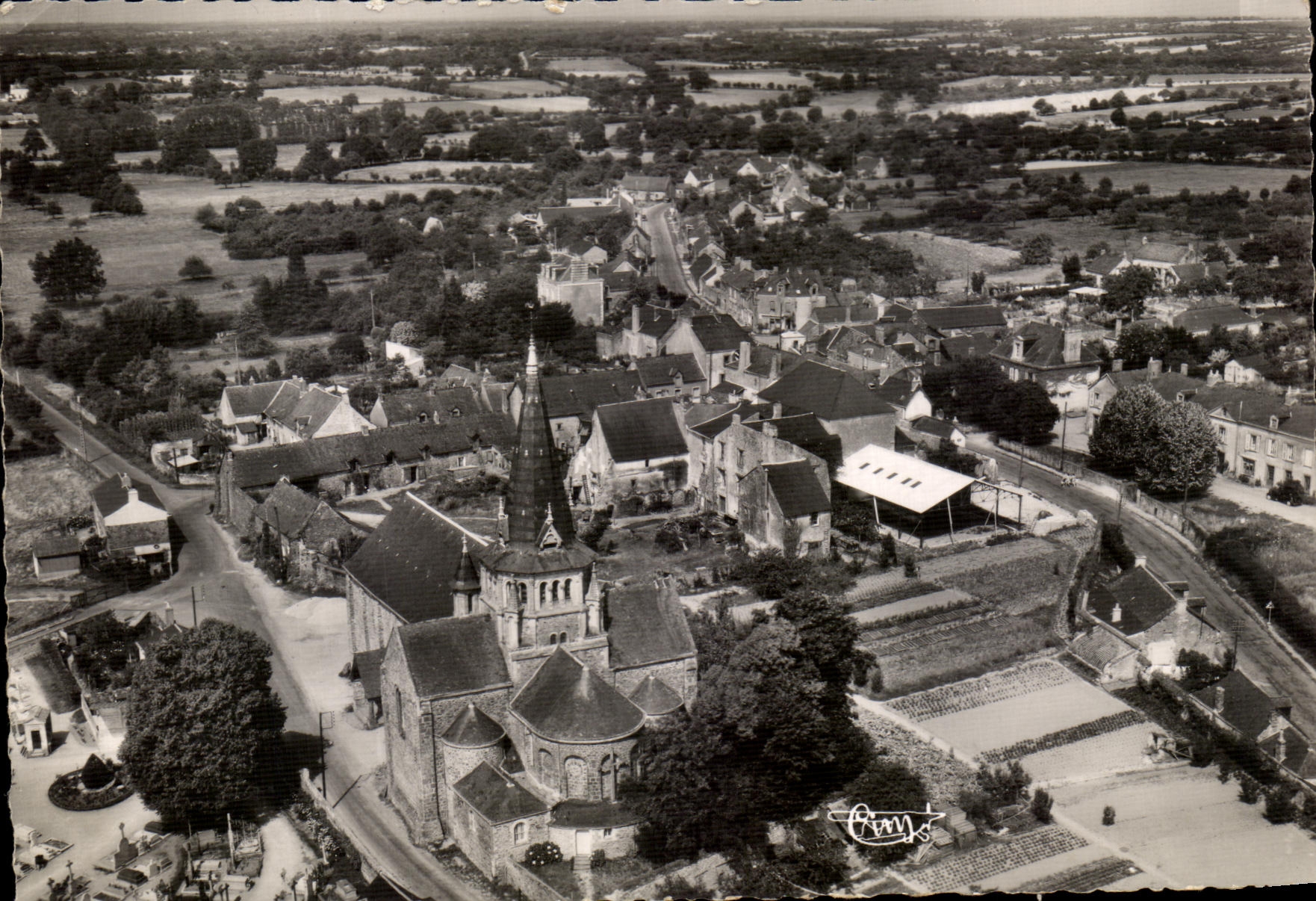 CPSM Chateaubriant Vue aerienne Eglise St Jean de Bere