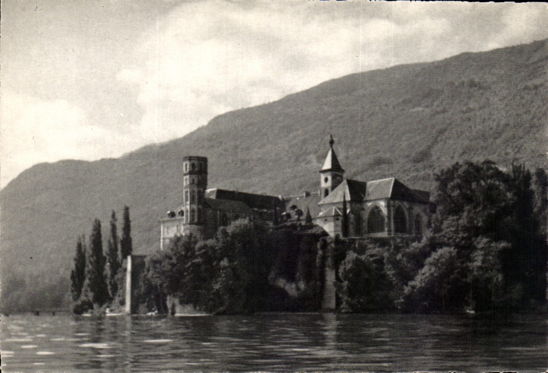 CPSM Abbaye D'Hautecombe Le Lac Du Bourget L'Abbaye Vue Du Nord