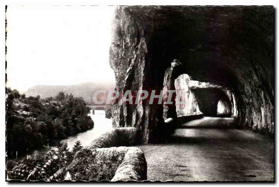 CPA Paysages Du Vivarais Les Gorges De L'Ardeche Au Defile De Ruoms