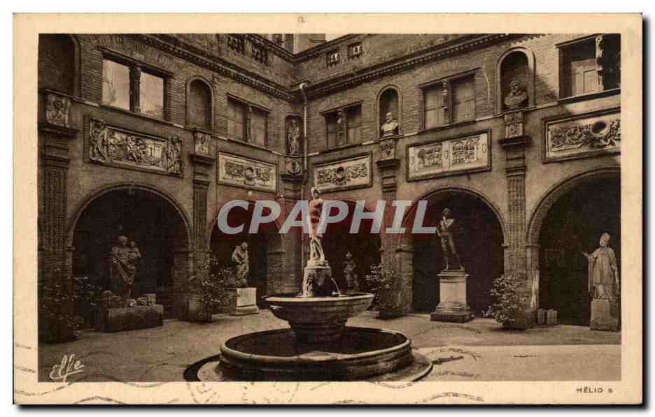Cour Renaissance restaurée en 1785 — Musée Petit Cloître — Héliogravure 'Elle' Laboucha Frères Toulouse