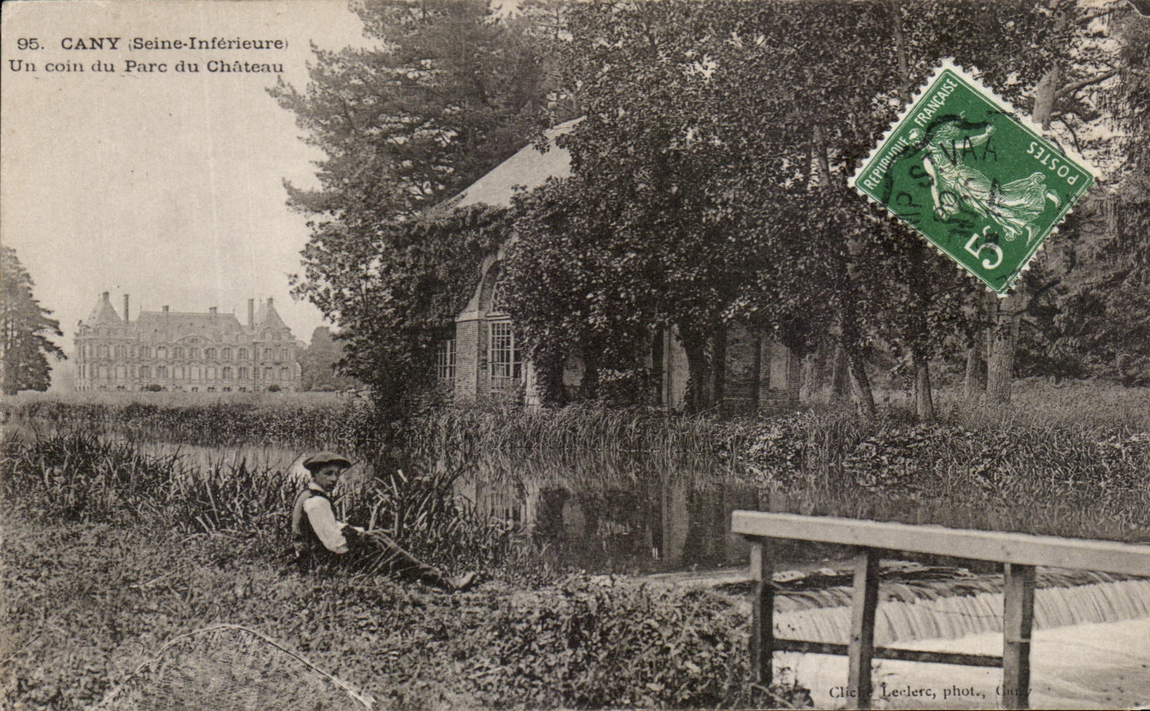 CPA Cany Un coin du Parc du Chateau