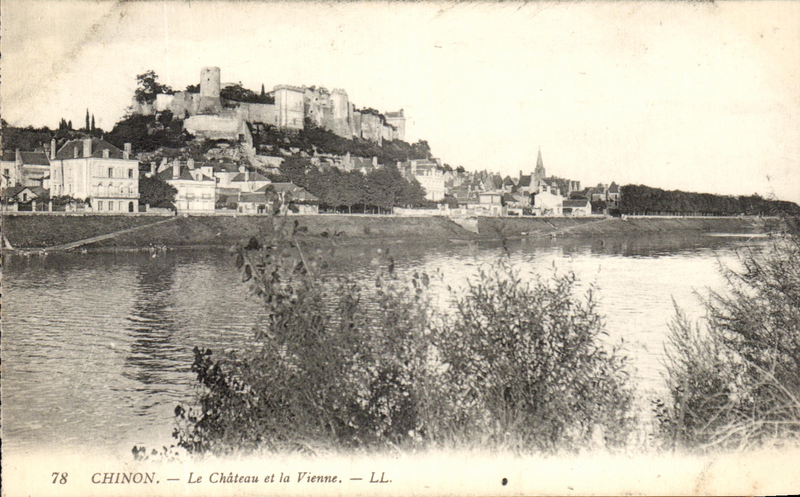 CPA Chinon Le Chateau et la Vienne