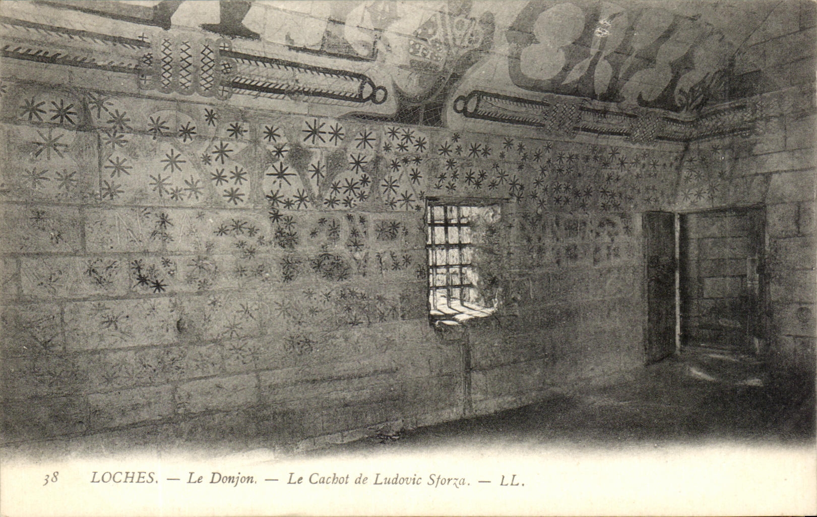 CPA Loches Le Donjon Le Cachot de Ludovic Storza