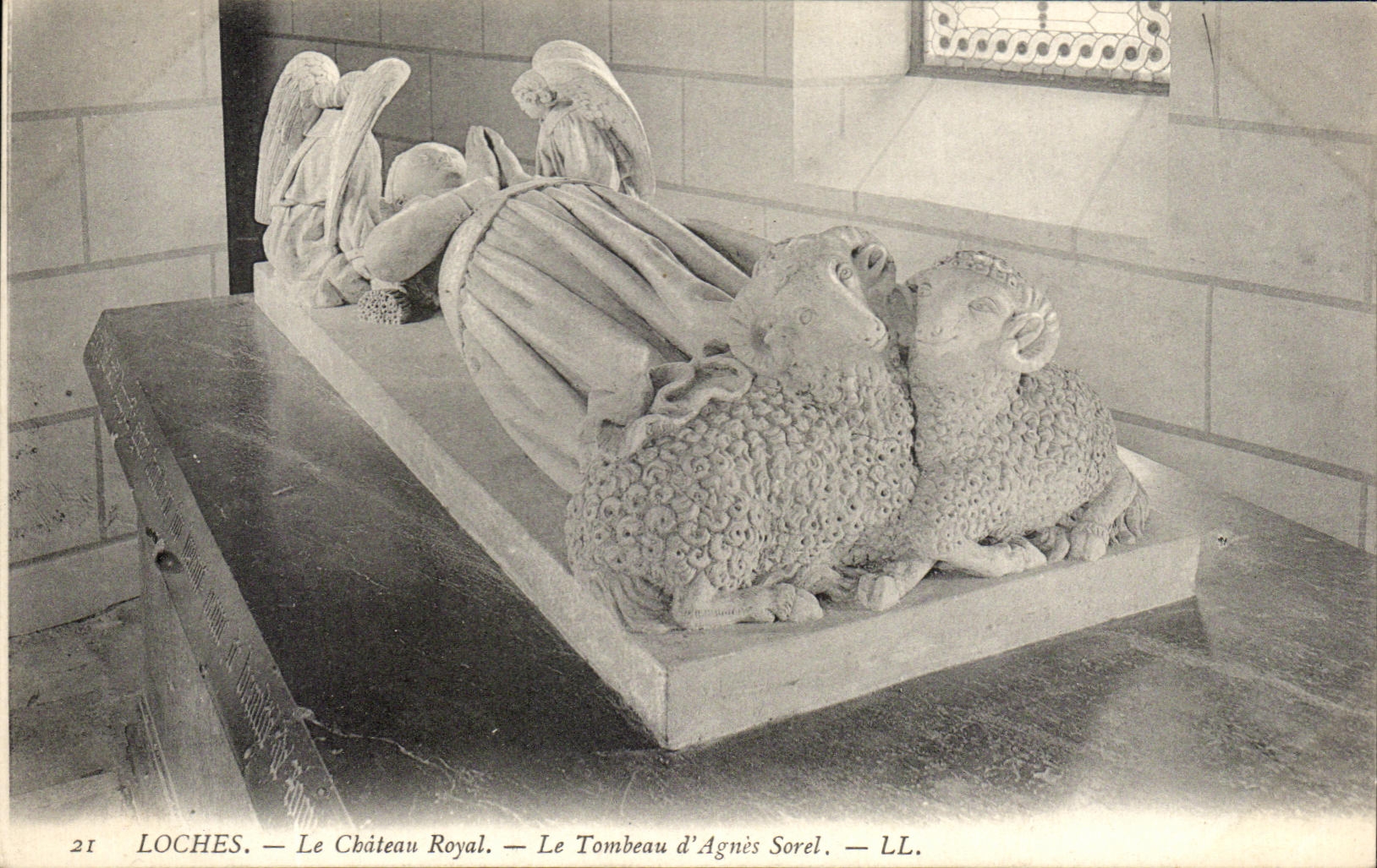 CPA Loches Le Chateau Royal Le Tombeau d'agnes Sorel Mouton Agneau