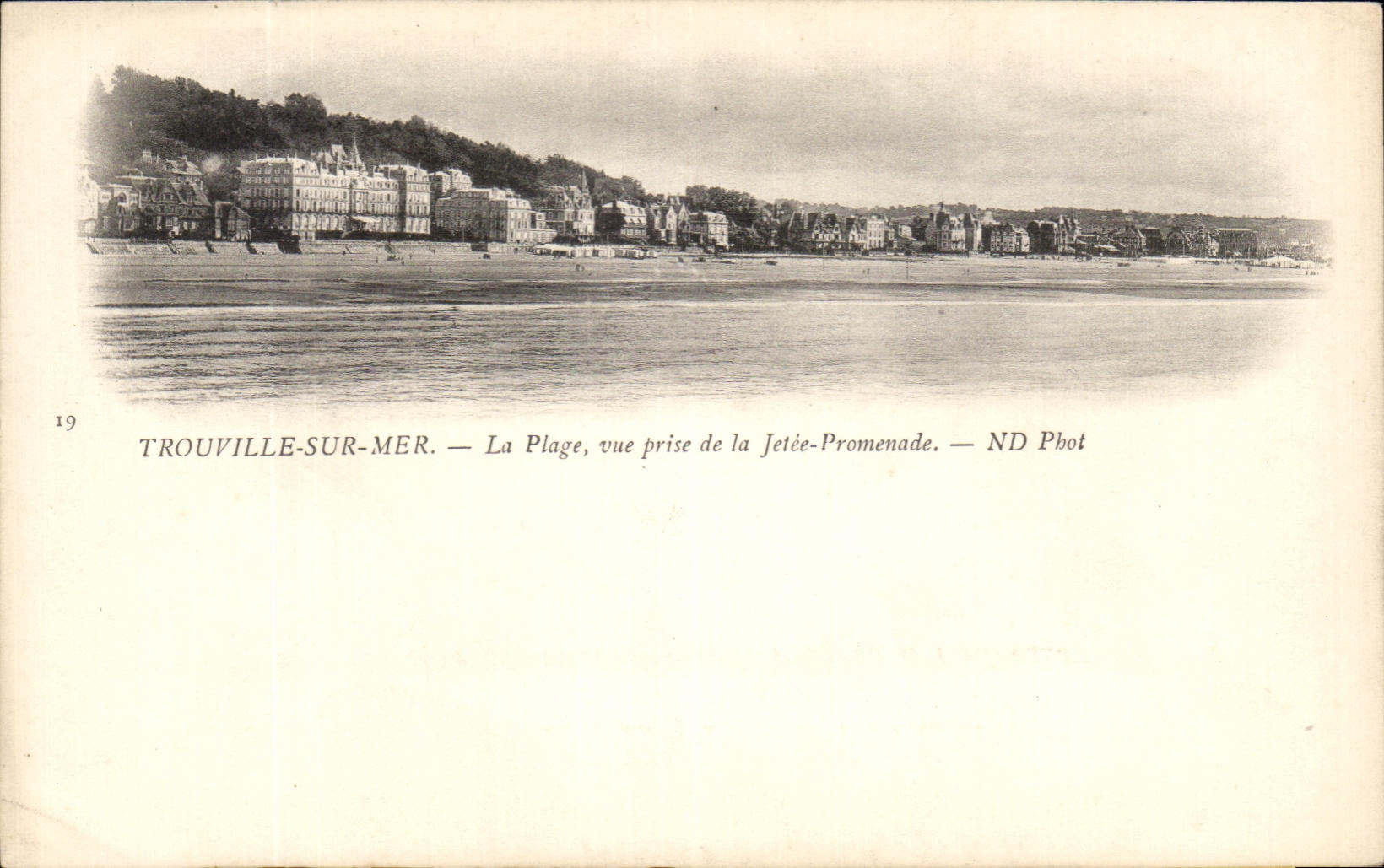 CPA Trouville Sur Mer La plage vue prise de la jetee promenade