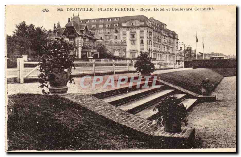 Deauville - Blühende Strandpromenade - Royal Hotel und Boulevard Cornuché