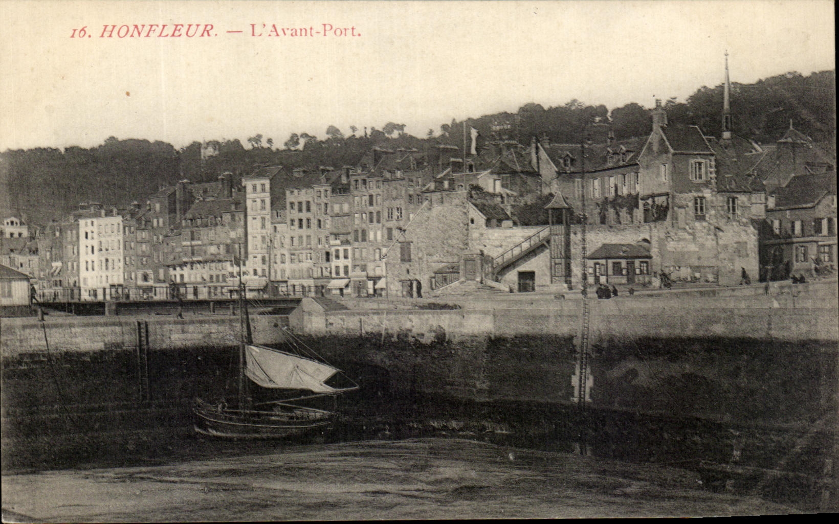 CPA Honfleur L'Avant Port Bateau