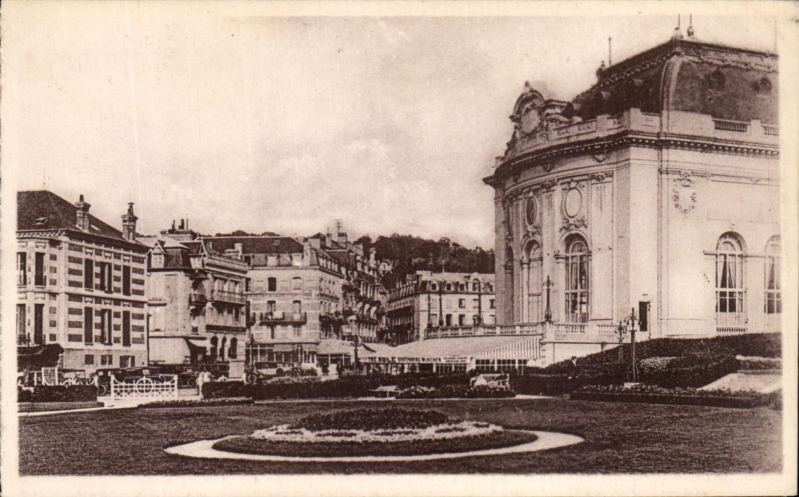 Trouville — Jardin du Casino et Hôtel Belle-Vue — Édition 'Au Petit Louvre'