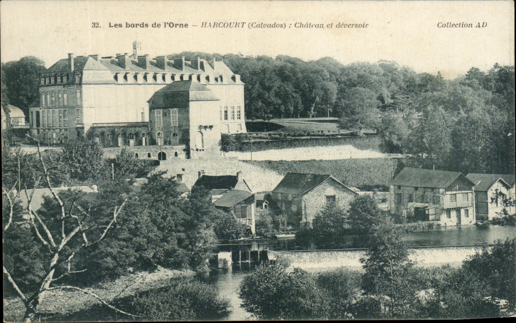 CPA Les bords de l'Orne Harcourt Chateau et deversoir