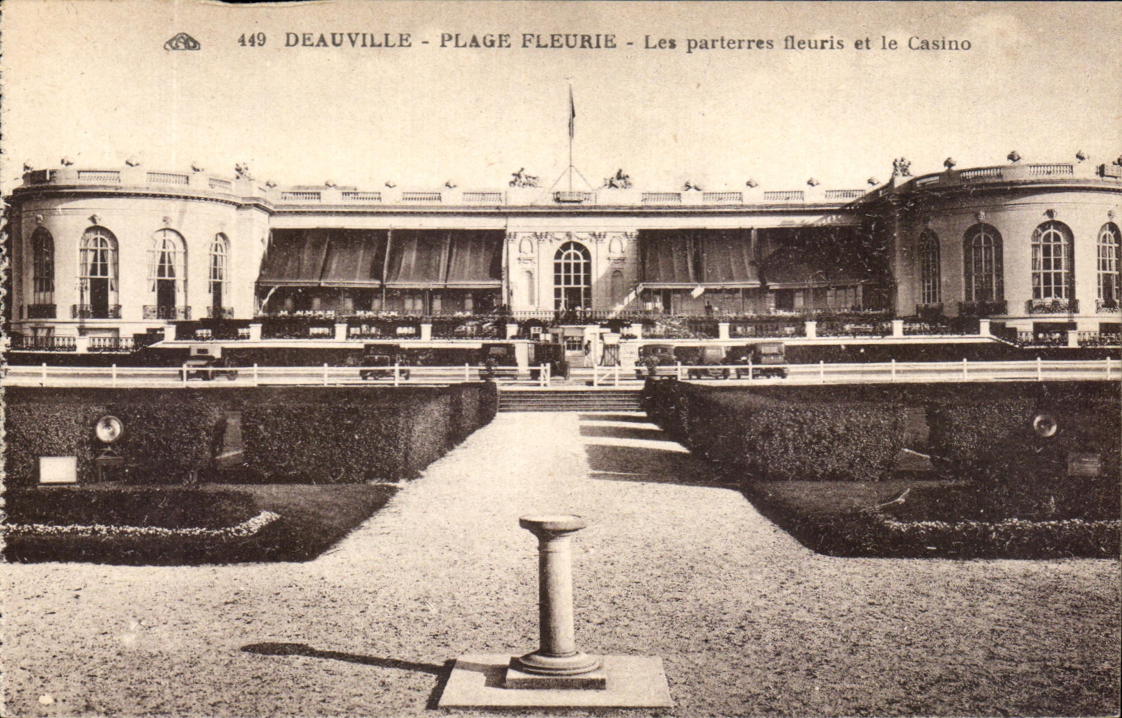 Deauville - Blühende Strände - Die blühenden Parterres und das Casino