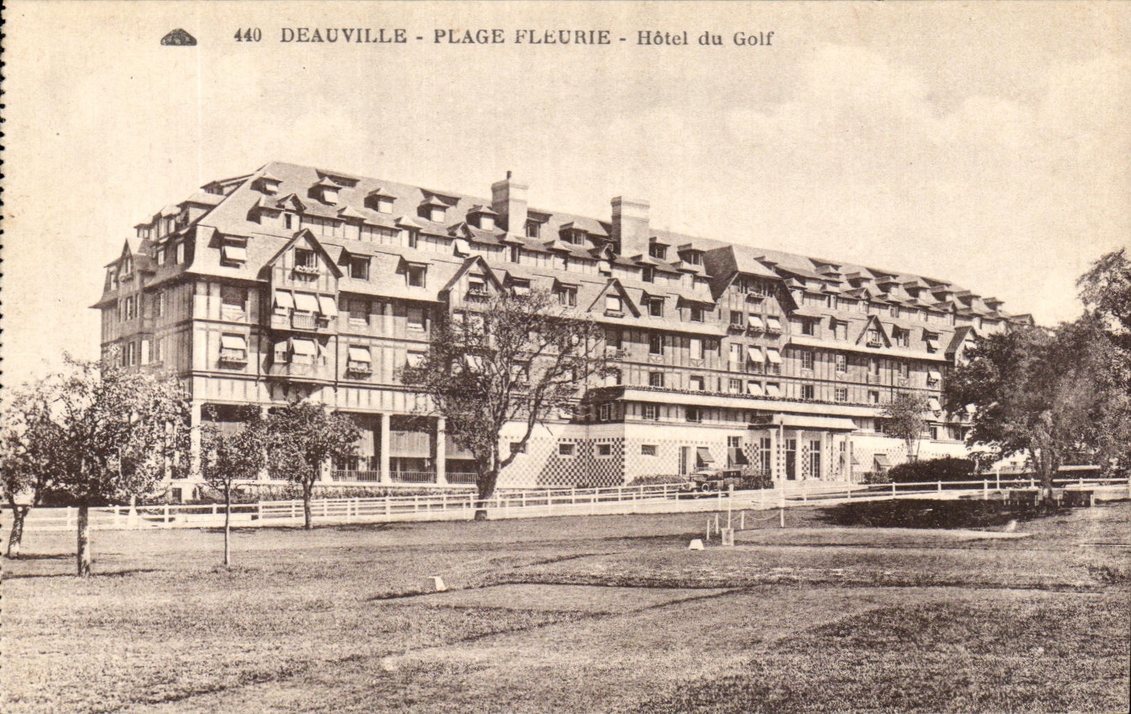 Deauville - Blütensträndchen - Hotel du Golf — Verlag C'° Almanach des Arts Féminins mécaniques