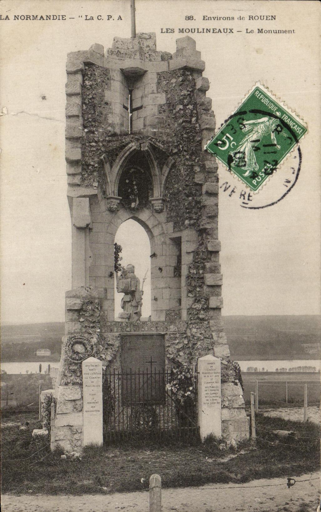 CPA La Normandie Environs de Rouen Les Moulineaux Le Monument