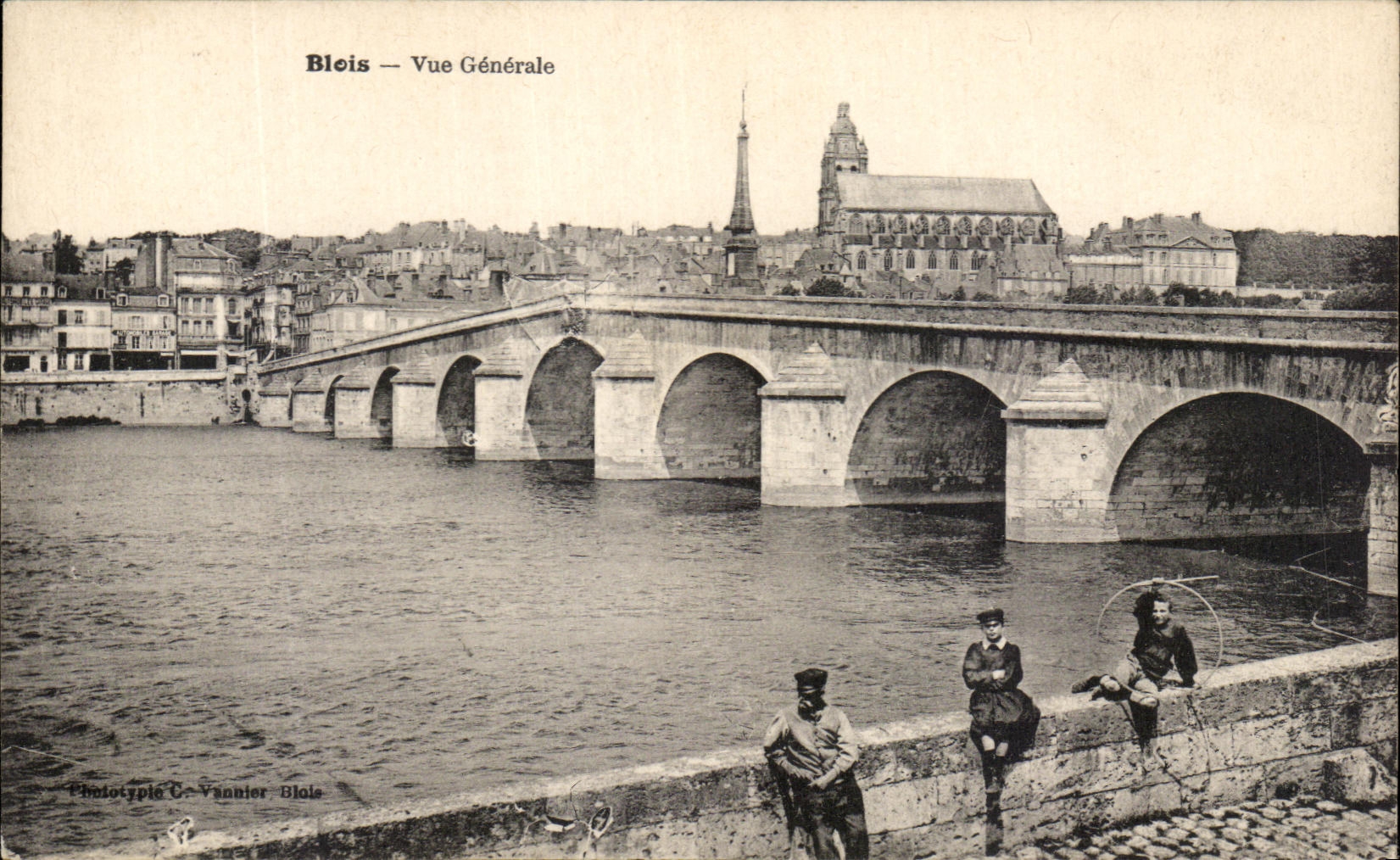 CPA Blois Vue generale Enfants