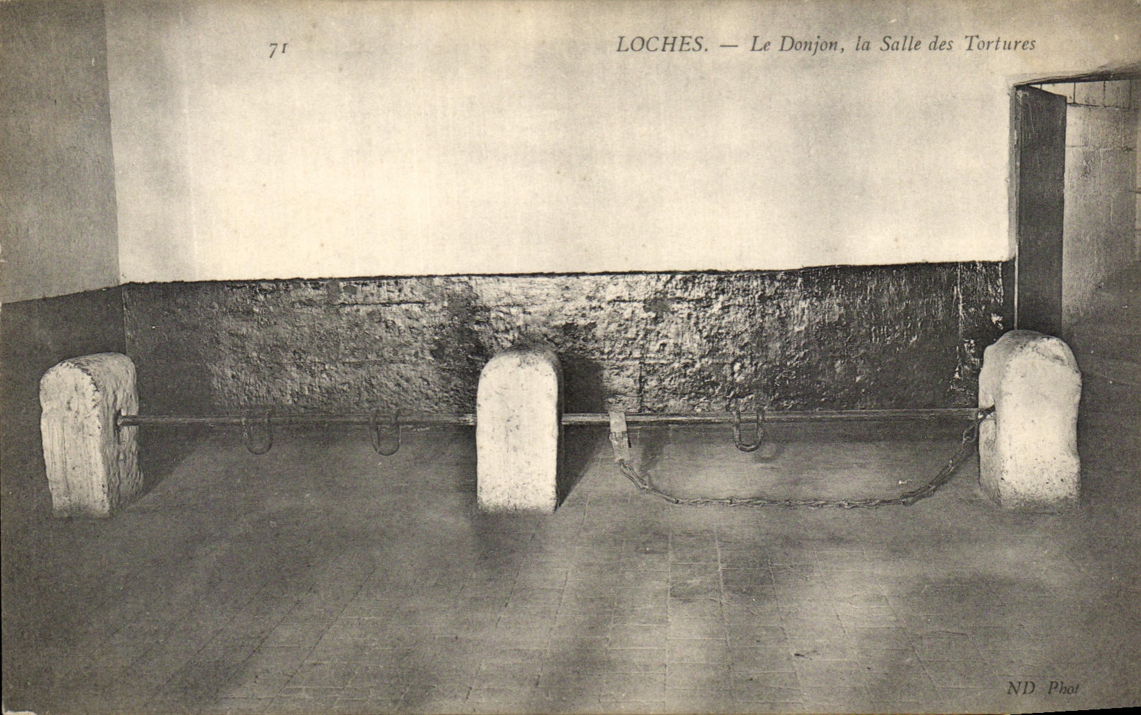 CPA Loches Le Donjon La Salle des Tortures