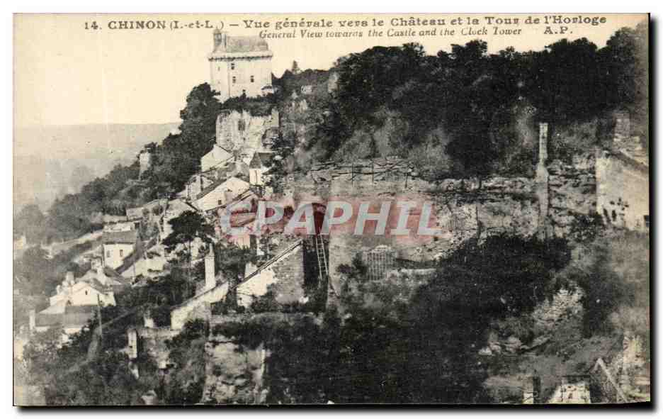 CPA Chinon Vue Generale Vers le Chateau et le Tour de l'Horloge