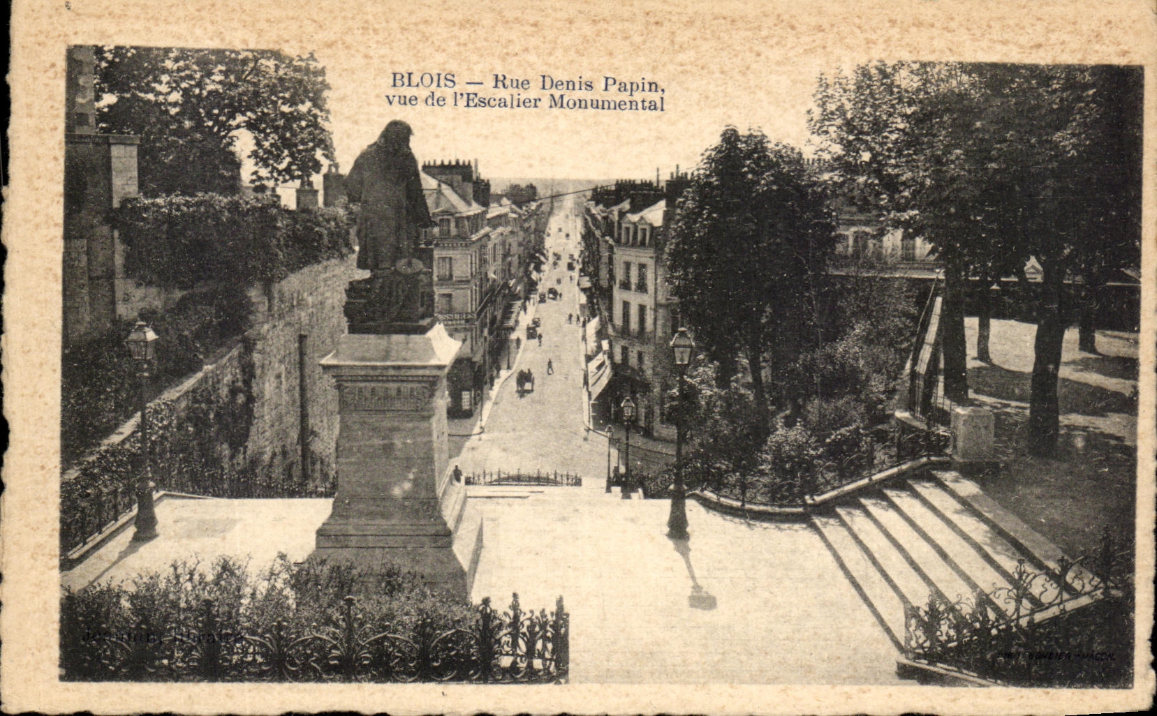 CPA Blois Rue Denis Papin Vue de l'Escalier Monumental