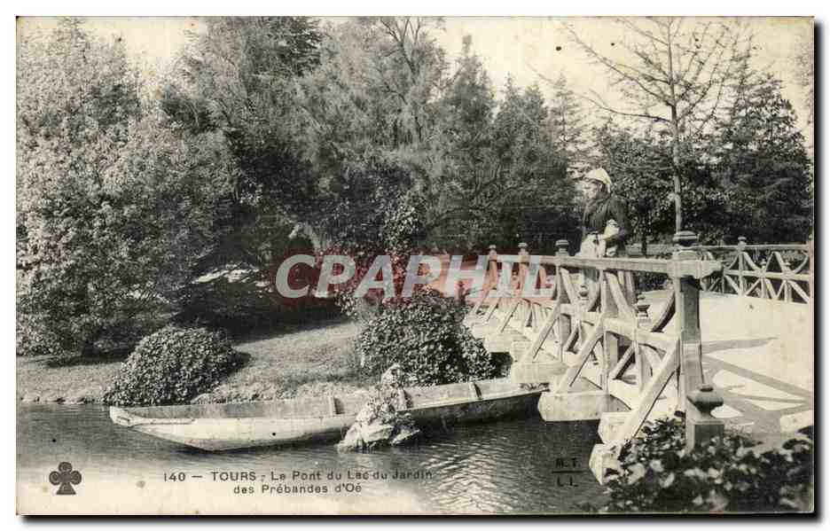 CPA Tours Le Pont du Lac du Jardin des Prebandes D'Oe Femme (animee)