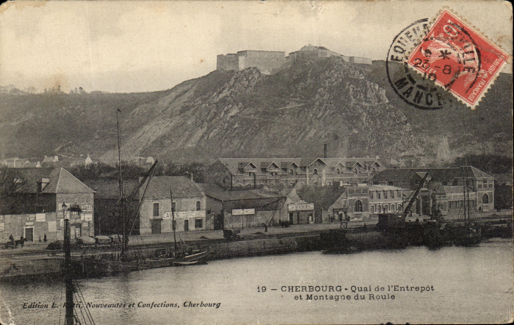 CPA Cherbourg Quai De l'Entrepot Et montagne Du Roule