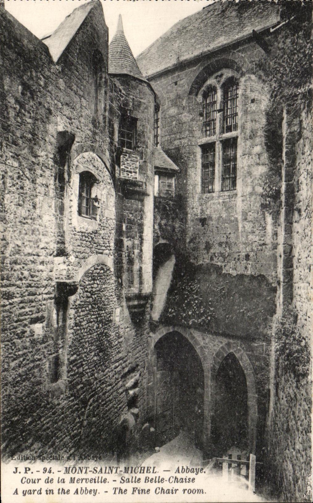 CPA Mont Saint Michel Abbaye cour De La Merveille Salle Belle Chaise