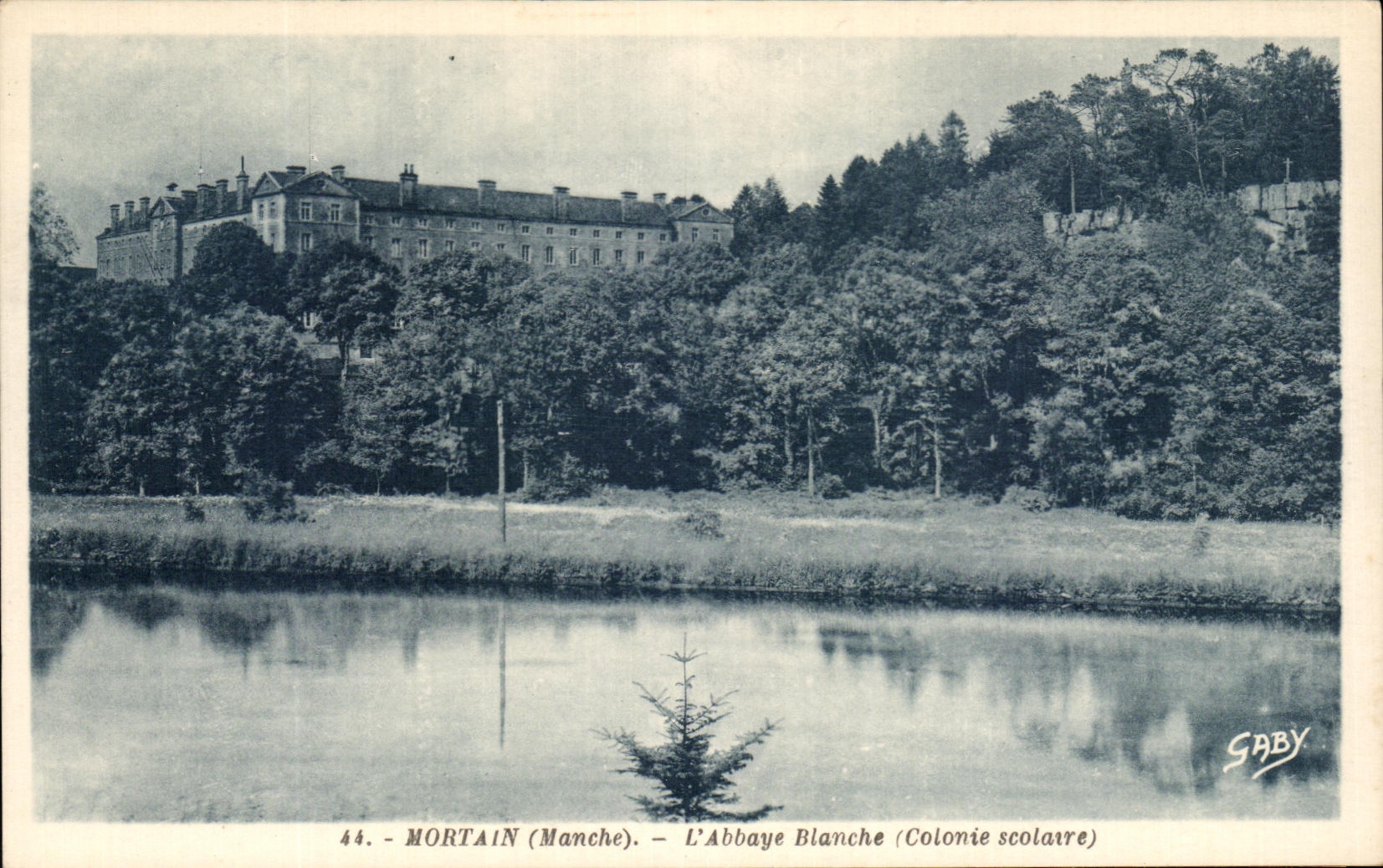 CPA Mortain L'Abbaye Blanche Colonie scolaire