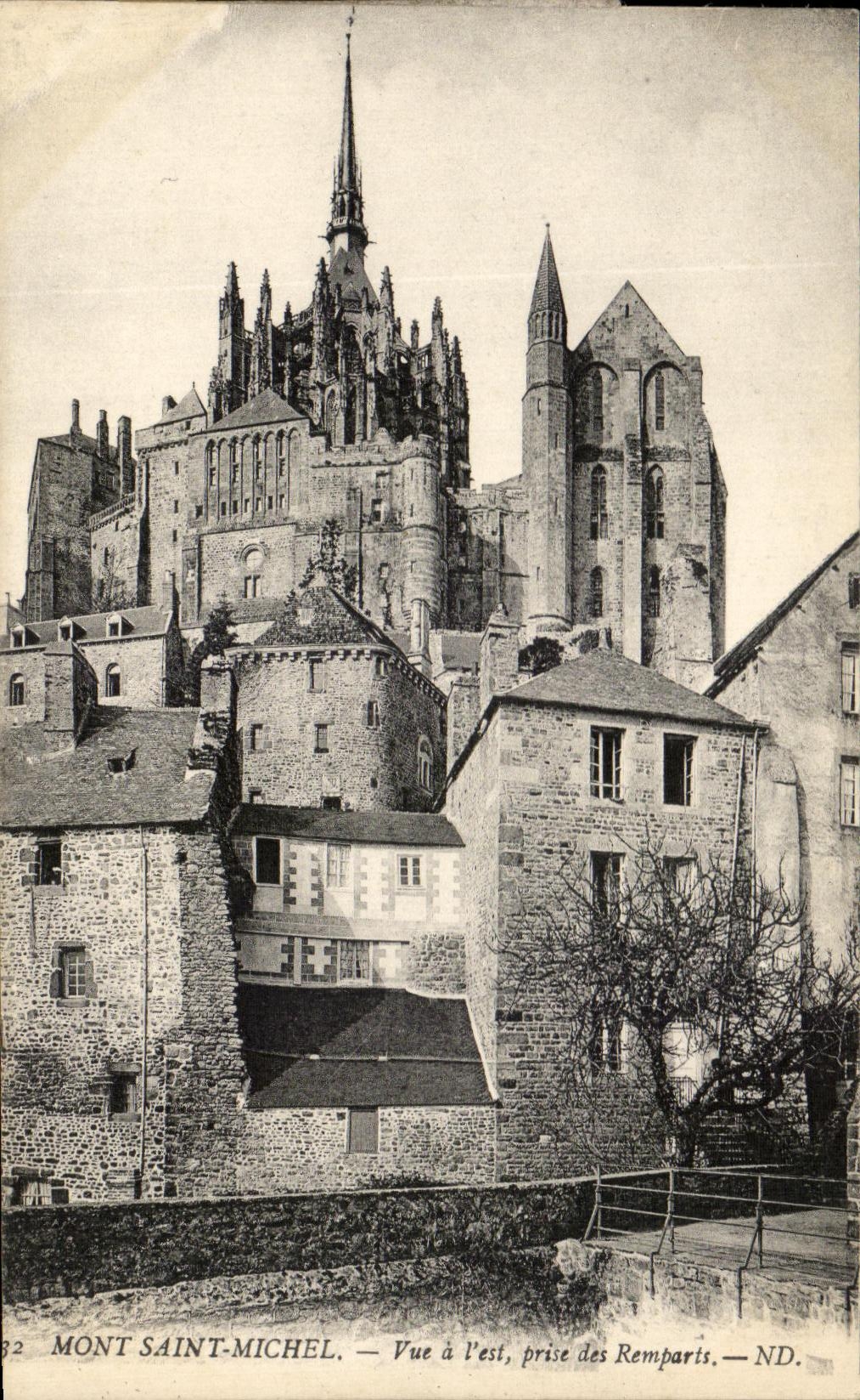 Mont Saint-Michel — Ansicht nach Osten, vom Wall aus — ND.