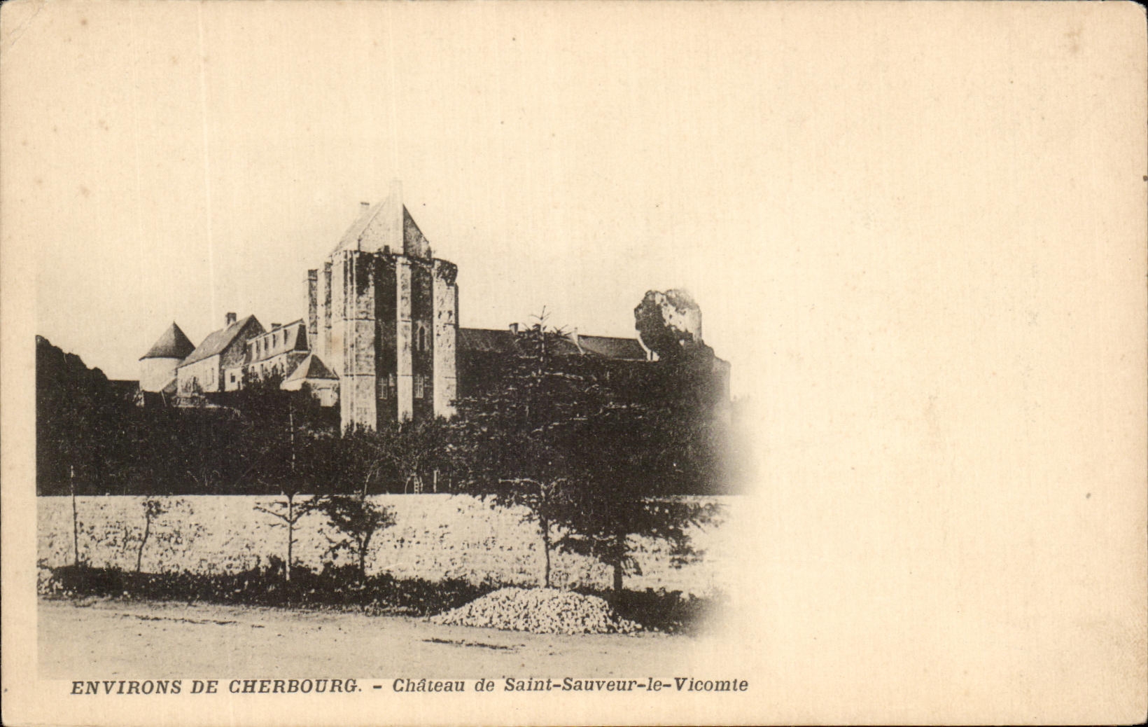 Château de Saint-Sauveur-le-Vicomte — Environs de Cherbourg — Éditeur non identifié