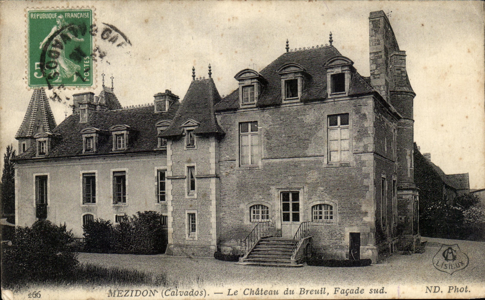 CPA Mezidon Le chateau Du Breuil Facade Sud