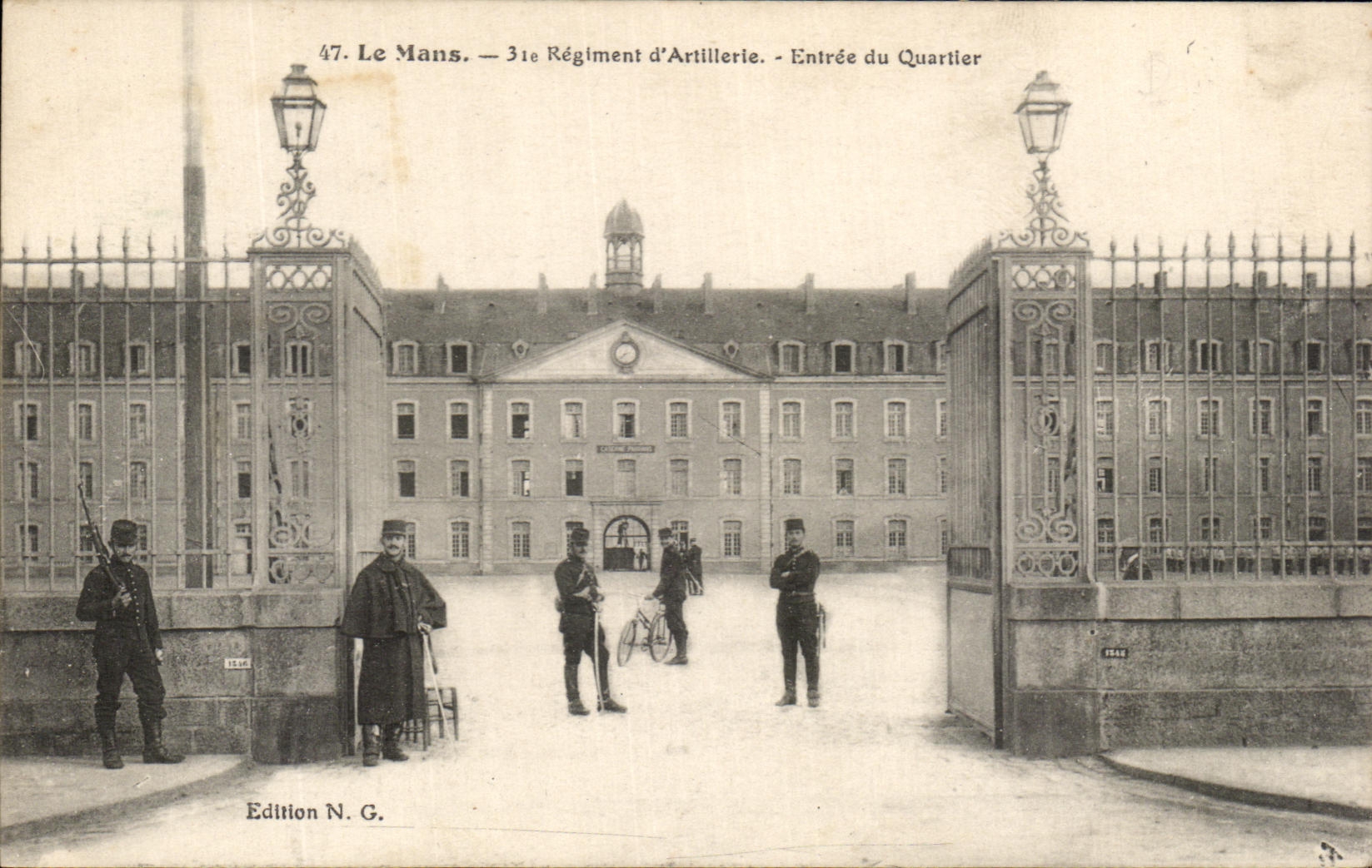 CPA Le Mans 31eme Regiment d'Artillerie Entree du quartier Militaria